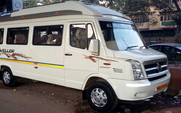 Delhi to Taj Mahal Tour by Urbania: Comfort, Style & Heritage in One Ride Delhi to Taj Mahal Tour by Urbania